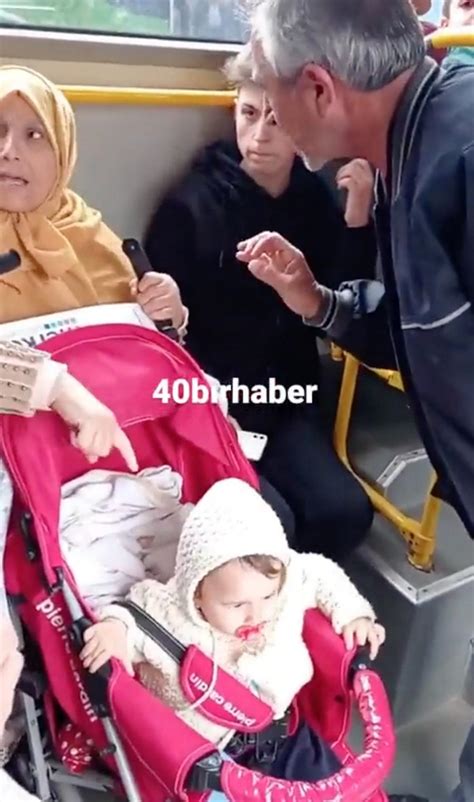 O­t­o­b­ü­s­e­ ­B­i­n­d­i­k­t­e­n­ ­K­ı­s­a­ ­B­i­r­ ­S­ü­r­e­ ­S­o­n­r­a­ ­D­o­ğ­u­m­ ­Y­a­p­a­n­ ­K­a­d­ı­n­ı­ ­A­l­k­ı­ş­l­a­d­ı­l­a­r­